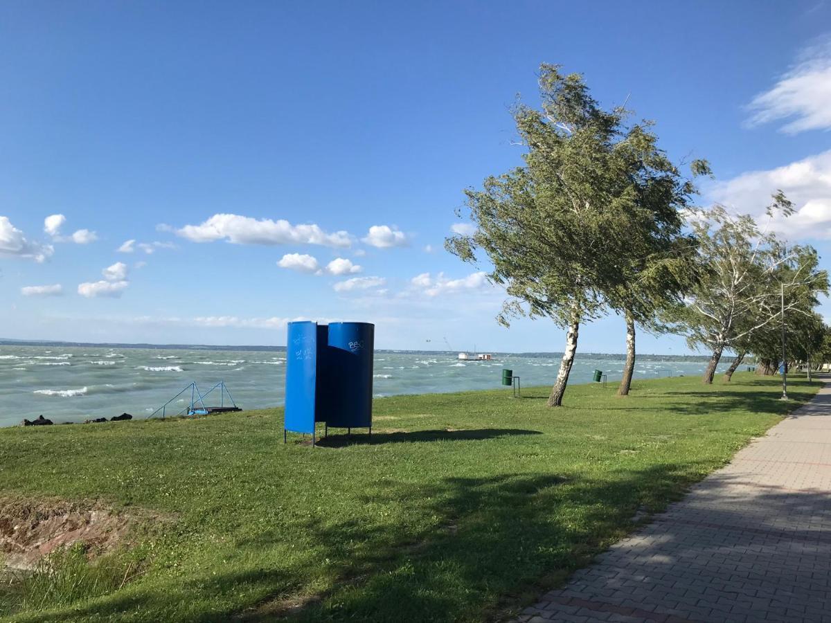 Retro ház Affittacamere Balatonszabadi Fürdőtelep Esterno foto